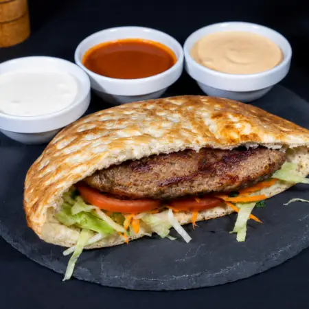 Hamburger vită/pui în pita de kebab