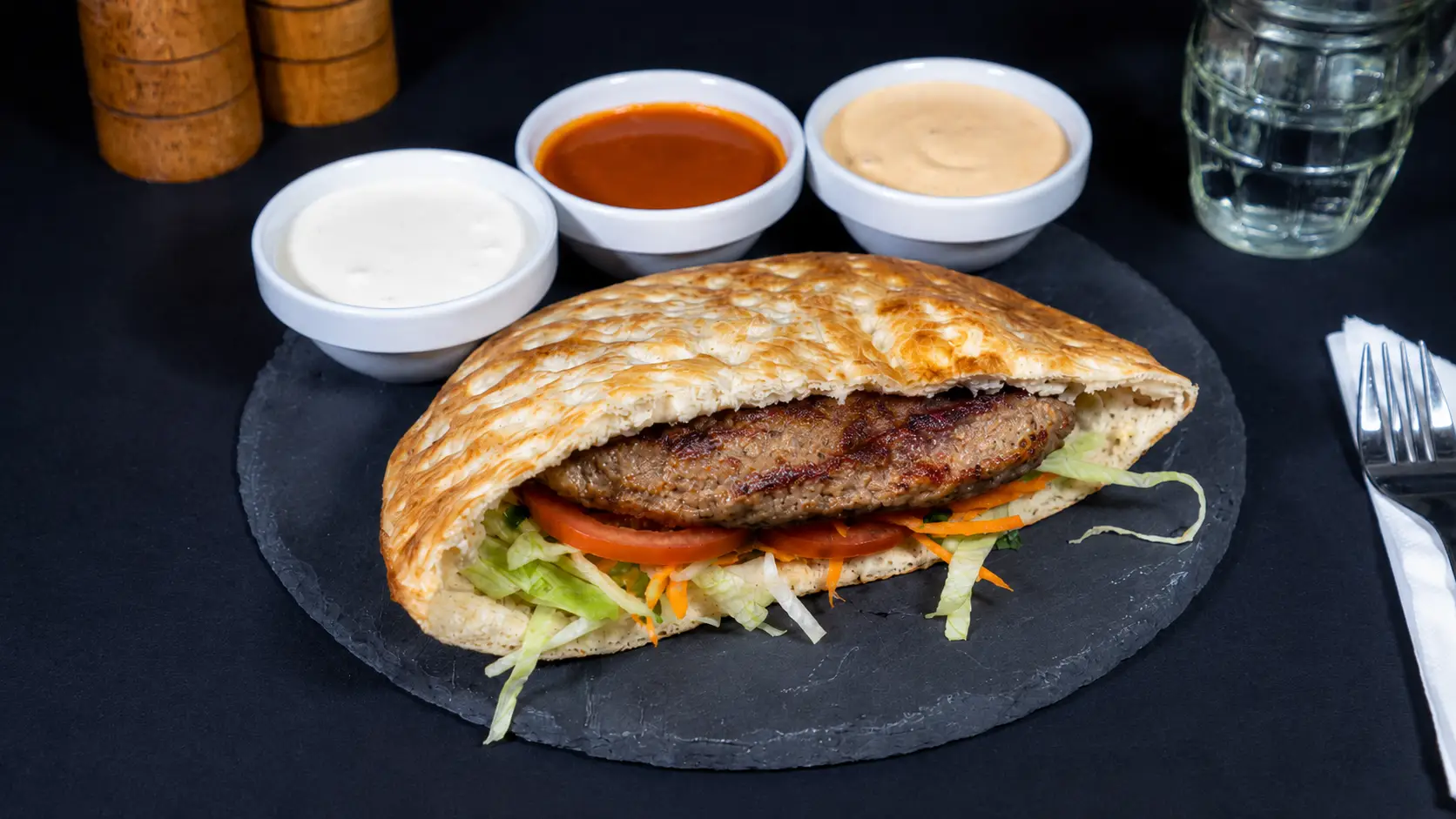 Hamburger vită/pui în pita de kebab (350g)