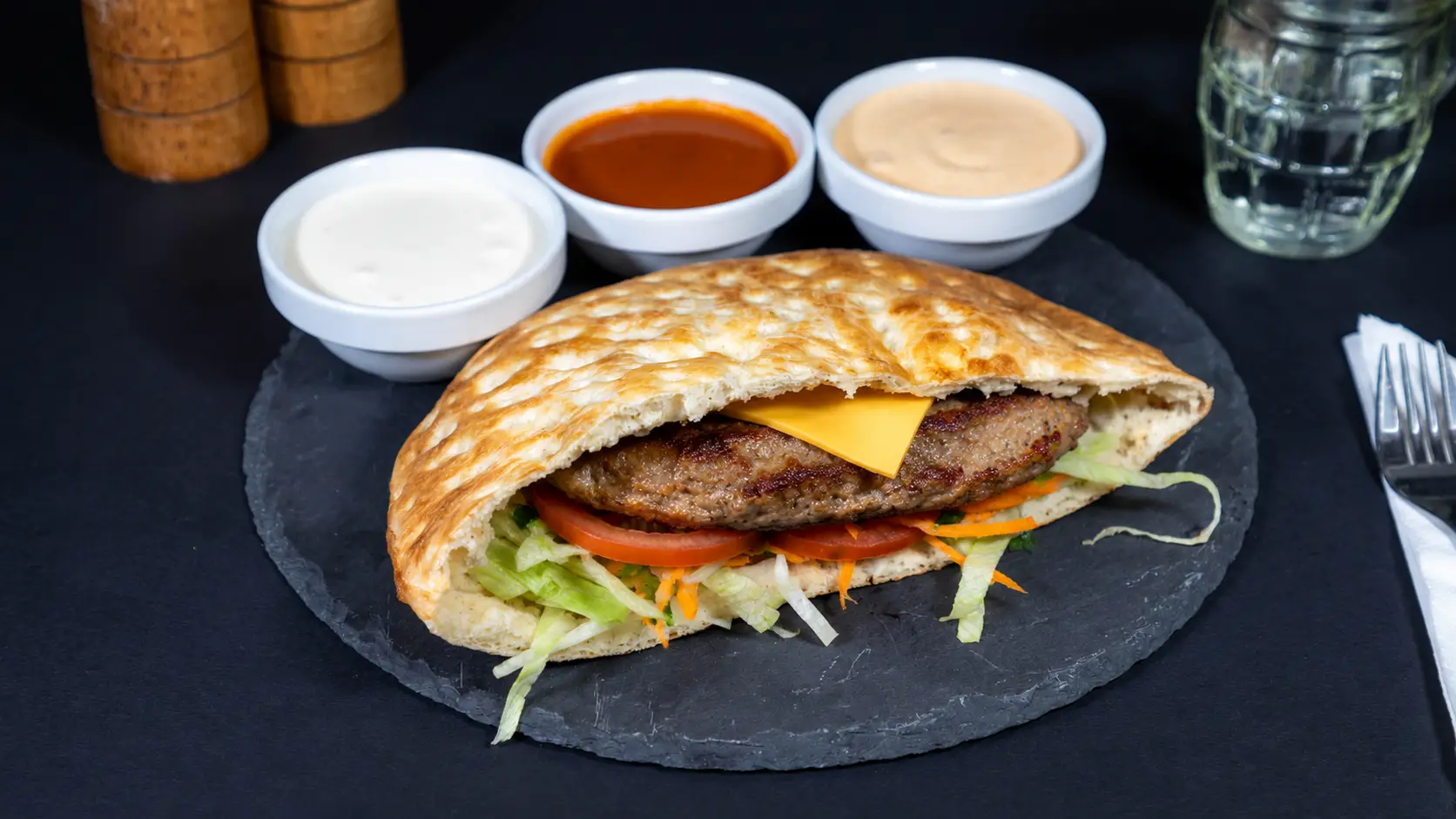 Cheeseburger vita/pui în pita de kebab (360g)